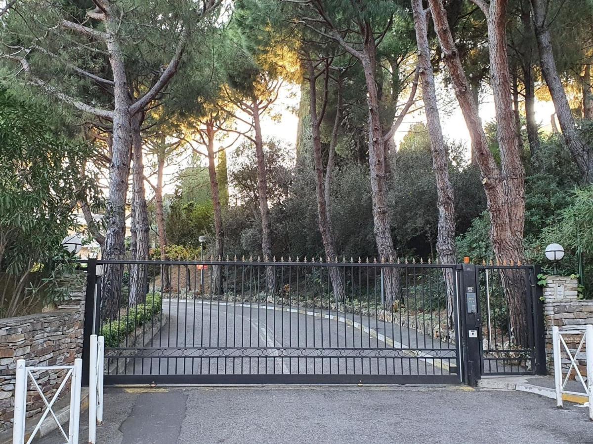 Classy Apartment In Nice With Pool And Private Parking Place Exterior photo